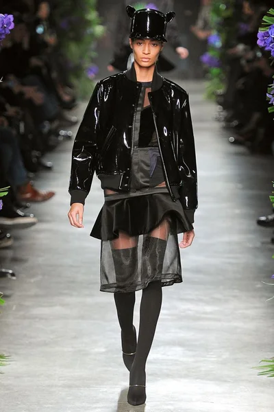Look 28